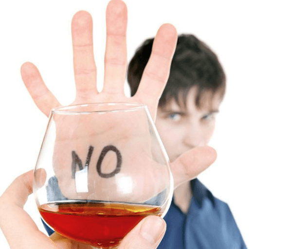 Dàn ý Thuyết minh Tác hại của rượu đối với đời sống con người