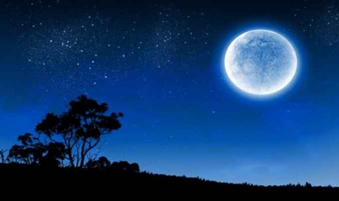 Cảm nhận bài thơ Ngắm trăng của Hồ Chí Minh