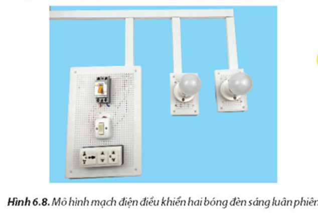 Để lắp đặt được mạch điện điều khiển hai bóng đèn sáng luân phiên như Hình 6.8