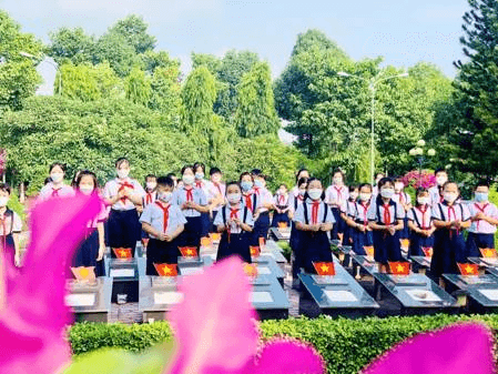 Trắc nghiệm Đạo đức lớp 5 Kết nối tri thức Bài 1 (có đáp án): Biết ơn những người có công với quê hương, đất nước
