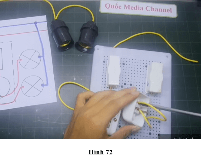 Lý thuyết Công nghệ 9 Bài 10: Thực hành: Lắp mạch điện một công tắc ba cực điều khiển hai đèn (hay, chi tiết)