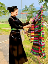 Giáo án Mĩ thuật lớp 3 Kết nối tri thức Chủ đề 2: Hoa văn trên trang phục của một số dân tộc