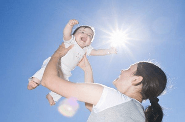 Hãy cho biết những chú ý khi sử dụng không khí, nước hoặc ánh sáng để rèn luyện sức khỏe