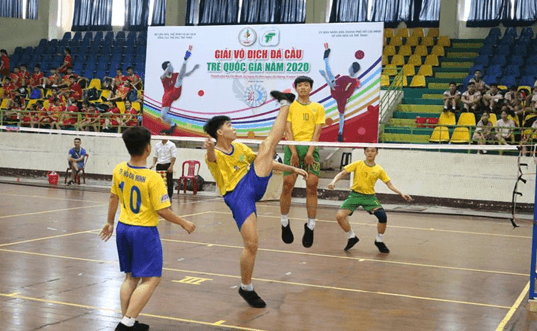 Thảo luận nhóm với chủ đề: Các trường hợp vận dụng kĩ thuật đá cầu vào cuộc sống hằng ngày