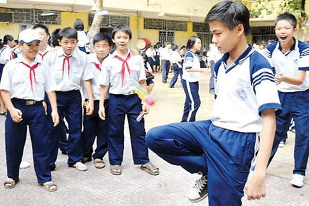 Trình bày những hiểu biết của mình về vai trò, ý nghĩa và tác dụng của việc tập luyện đá cầu hằng ngày