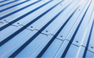 Để lợp mái nhà, các tấm tôn (là tấm thép mỏng thường được mạ kẽm) được gắn vào nhau