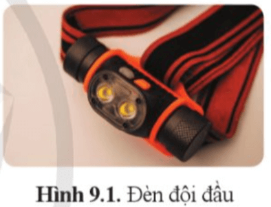Mỗi bóng đèn của đèn đội đầu hình 9.1 có giá trị định mức là 5 V – 3,5 W