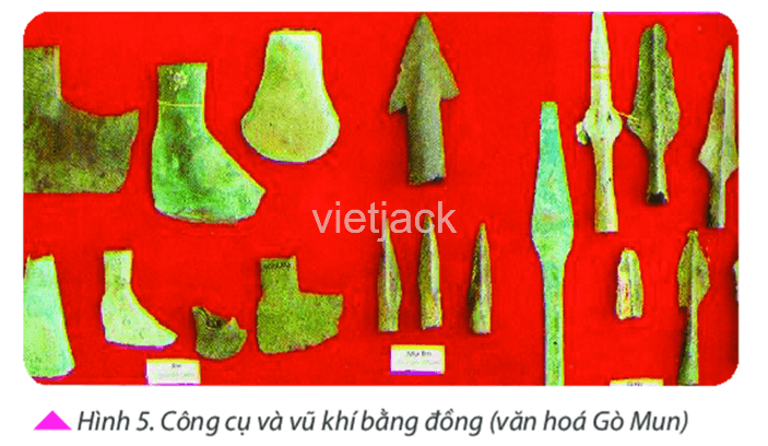 Quan sát hình 4, hãy kể tên một số công cụ, vũ khí được tìm thấy thuộc văn hóa Gò Mun