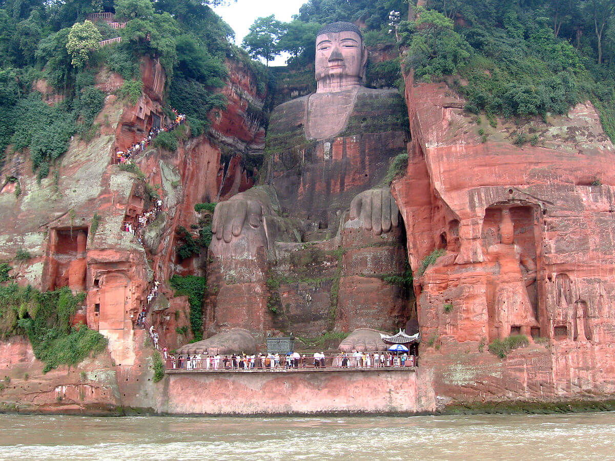 Tượng Phật Lạc Sơn được tạc dựng trong hơn 90 năm dưới thời nhà Đường