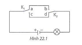 Hình 22.1 là sơ đồ mạch điện gồm bóng đèn nối với hai công tắc chuyển mạch