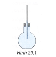Khi đặt bình cầu chứa nước ở nhiệt độ phòng (Hình 29.1) vào nước nóng 