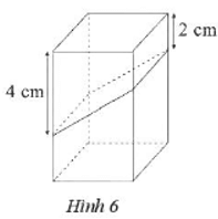 Một chiếc hộp hình hộp chữ nhật có đáy là hình vuông cạnh 3 cm, chiều cao 7 cm