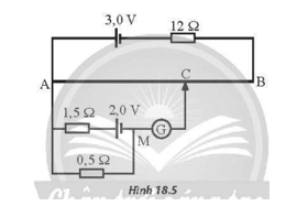 Một mạch chiết áp trong đó các giá trị suất điện động của pin và các điện trở được cho như Hình 18.5