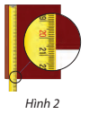 Vinh và Hoa đo chiều dài trang bìa của một quyển sổ (Hình 2)