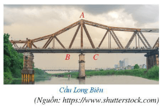 Cầu Long Biên bắc qua sông Hồng ở Thủ đô Hà Nội gợi nên hình ảnh tam giác ABC