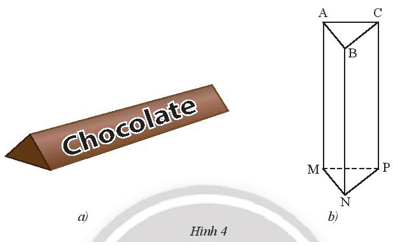 Hộp kẹo sôcôla (Hình 4a) được vẽ lại như Hình 4b có dạng hình lăng trụ đứng